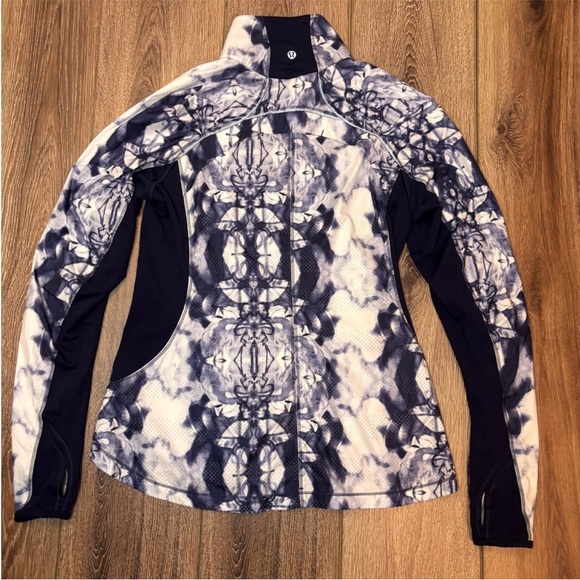 Lululemon Run Essentials Jacket - Picture 4 of 9